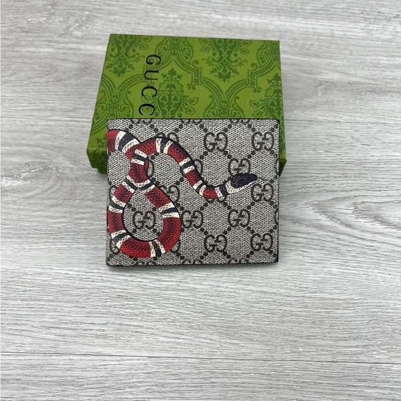 Gucci Wallets - Picture 1 of 9